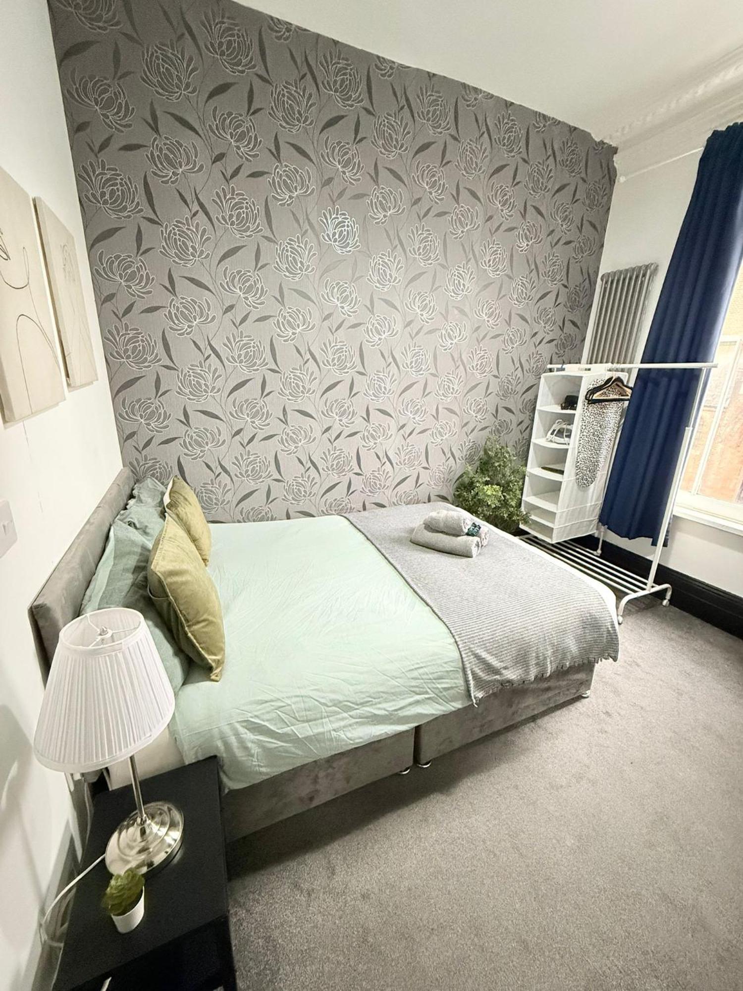 10 Minutes To Central London Vaux Exterior photo